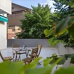 Guesthost - With Terrace 10 Min Walk From Piazza Santo Stefano