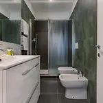 Apartamento Guesthost - With Terrace 10 Min Walk From Piazza Santo Stefano Bolonha