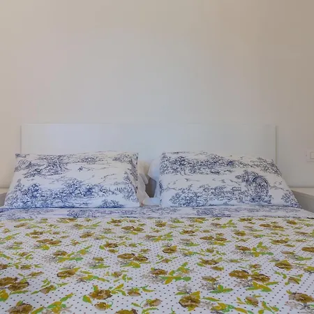 Apartment W/terrace 10 Min Walk From Piazza S.stefano