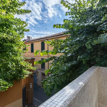 Lägenhet Guesthost - With Terrace 10 Min Walk From Piazza Santo Stefano