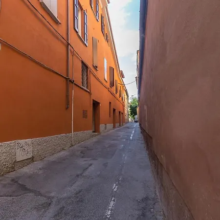 Guesthost - With Terrace 10 Min Walk From Piazza Santo Stefano * Bologna