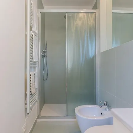 Guesthost - With Terrace 10 Min Walk From Piazza Santo Stefano Apartmán *