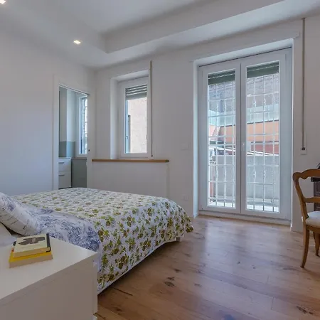 Guesthost - Apt With Terrace 10 Min Walk From Piazza Santo Stefano *