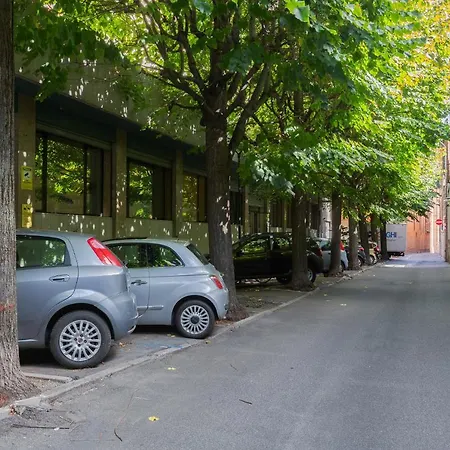 Guesthost - Apt With Terrace 10 Min Walk From Piazza Santo Stefano * Bologna