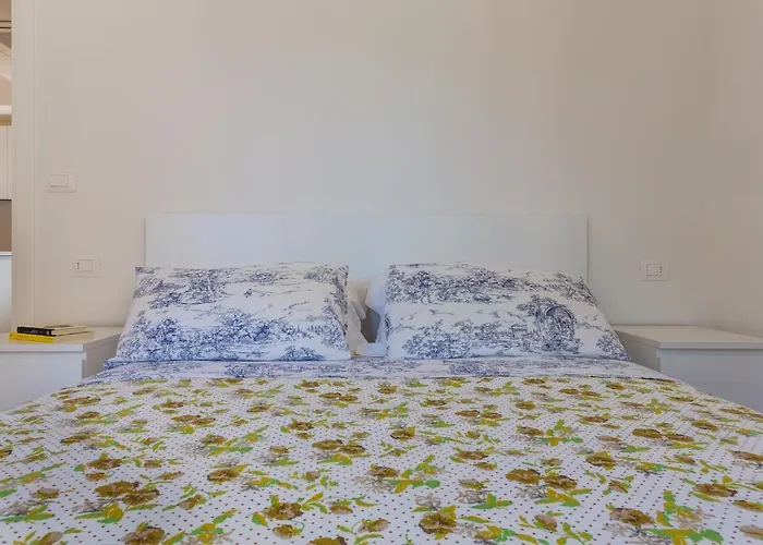 Daire Guesthost - With Terrace 10 Min Walk From Piazza Santo Stefano