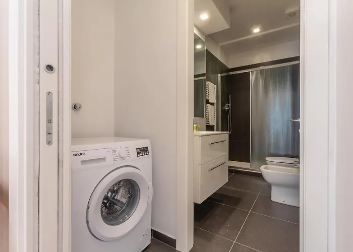 Guesthost - With Terrace 10 Min Walk From Piazza Santo Stefano 아파트 *