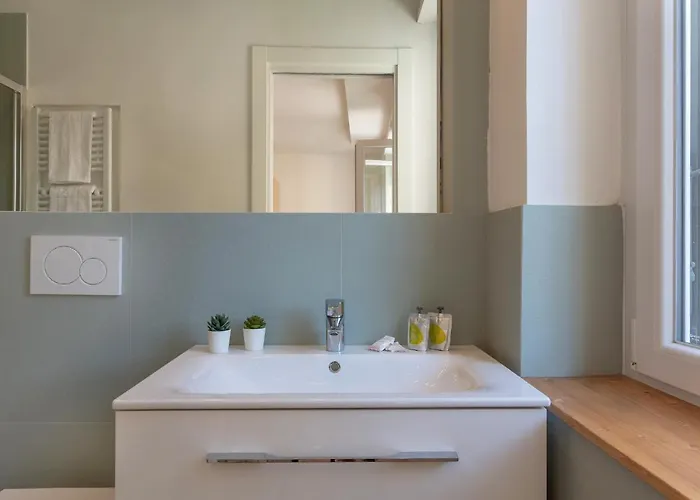 Daire Guesthost - With Terrace 10 Min Walk From Piazza Santo Stefano Bolonya