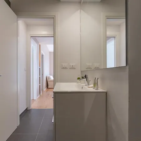 Guesthost - With Terrace 10 Min Walk From Piazza Santo Stefano Bologna