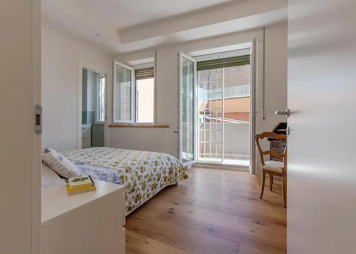 Guesthost - With Terrace 10 Min Walk From Piazza Santo Stefano 아파트 *