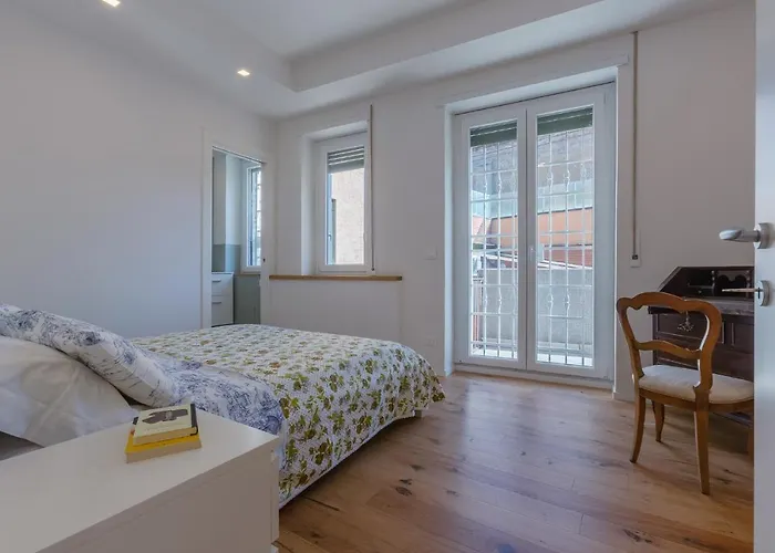 Guesthost - With Terrace 10 Min Walk From Piazza Santo Stefano *